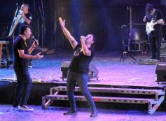 Foto de la galería: Festival del Litoral: postales que dejó la 2da noche con una grilla de lujo en el escenario