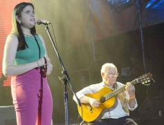 Foto de la galería: Festival del Litoral: postales que dejó la 2da noche con una grilla de lujo en el escenario
