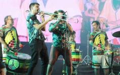 Foto de la galería: Festival del Litoral: postales que dejó la 2da noche con una grilla de lujo en el escenario