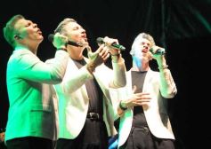 Foto de la galería: Festival del Litoral: postales que dejó la 2da noche con una grilla de lujo en el escenario