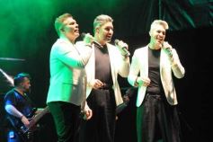 Foto de la galería: Festival del Litoral: postales que dejó la 2da noche con una grilla de lujo en el escenario