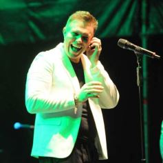 Foto de la galería: Festival del Litoral: postales que dejó la 2da noche con una grilla de lujo en el escenario