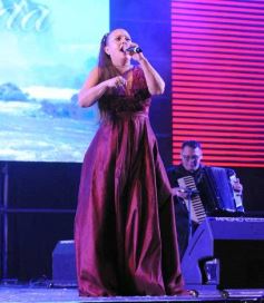 Foto de la galería: Festival del Litoral: postales que dejó la 2da noche con una grilla de lujo en el escenario