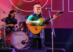 Foto de la galería: Festival del Litoral: postales que dejó la 2da noche con una grilla de lujo en el escenario