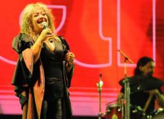 Foto de la galería: Festival del Litoral: postales que dejó la 2da noche con una grilla de lujo en el escenario