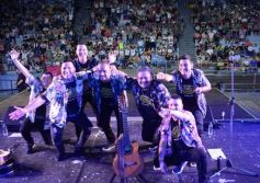 Foto de la galería: Festival del Litoral: postales que dejó la 2da noche con una grilla de lujo en el escenario