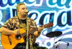 Foto de la galería: Festival del Litoral: postales que dejó la 2da noche con una grilla de lujo en el escenario