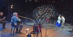 Foto de la galería: Festival del Litoral: postales que dejó la 2da noche con una grilla de lujo en el escenario