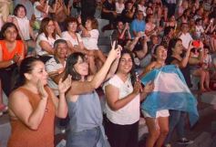 Foto de la galería: Festival del Litoral: postales que dejó la 2da noche con una grilla de lujo en el escenario