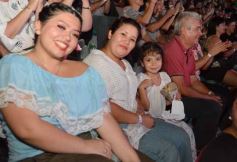 Foto de la galería: Festival del Litoral: postales que dejó la 2da noche con una grilla de lujo en el escenario