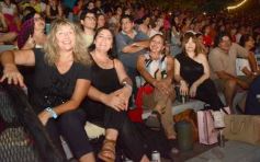 Foto de la galería: Festival del Litoral: postales que dejó la 2da noche con una grilla de lujo en el escenario