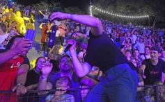 Foto de la galería: Festival del Litoral: postales que dejó la 2da noche con una grilla de lujo en el escenario