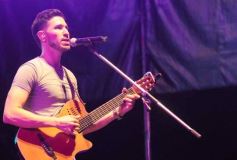 Foto de la galería: Festival del Litoral: postales que dejó la 2da noche con una grilla de lujo en el escenario