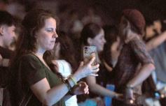 Foto de la galería: Festival del Litoral: postales que dejó la 2da noche con una grilla de lujo en el escenario