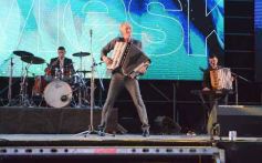 Foto de la galería: Festival del Litoral: se cumplió la cuarta noche con homenaje y despedida al eterno Ramón Ayala