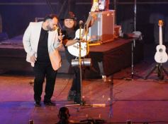 Foto de la galería: Festival del Litoral: se cumplió la cuarta noche con homenaje y despedida al eterno Ramón Ayala