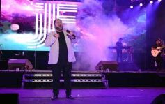 Foto de la galería: Festival del Litoral: se cumplió la cuarta noche con homenaje y despedida al eterno Ramón Ayala