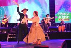 Foto de la galería: Festival del Litoral: se cumplió la cuarta noche con homenaje y despedida al eterno Ramón Ayala