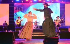 Foto de la galería: Festival del Litoral: se cumplió la cuarta noche con homenaje y despedida al eterno Ramón Ayala