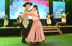 Foto de la galería: Festival del Litoral: se cumplió la cuarta noche con homenaje y despedida al eterno Ramón Ayala