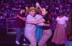 Foto de la galería: Festival del Litoral: se cumplió la cuarta noche con homenaje y despedida al eterno Ramón Ayala