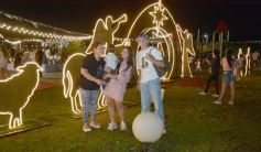 Foto de la galería: Parque de las Fiestas: se encendió el arbolito y la Navidad ya se prepara con alegría familiar en la ciudad
