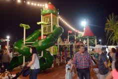 Foto de la galería: Parque de las Fiestas: se encendió el arbolito y la Navidad ya se prepara con alegría familiar en la ciudad
