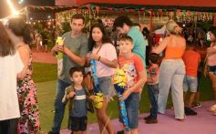 Foto de la galería: Parque de las Fiestas: se encendió el arbolito y la Navidad ya se prepara con alegría familiar en la ciudad