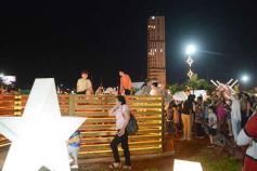 Foto de la galería: Parque de las Fiestas: se encendió el arbolito y la Navidad ya se prepara con alegría familiar en la ciudad