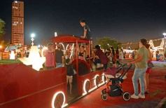 Foto de la galería: Parque de las Fiestas: se encendió el arbolito y la Navidad ya se prepara con alegría familiar en la ciudad