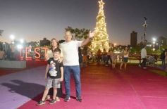 Foto de la galería: Parque de las Fiestas: se encendió el arbolito y la Navidad ya se prepara con alegría familiar en la ciudad