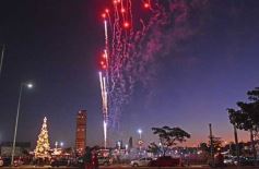 Foto de la galería: Parque de las Fiestas: se encendió el arbolito y la Navidad ya se prepara con alegría familiar en la ciudad
