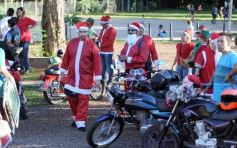 Foto de la galería: Papanoelada Solidaria: la Navidad no esperó al 25 y se adelantó en moto en Posadas