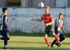 Foto de la galería: Regional Amateur: después del festejo en ida y vuelta, Mitre va por los cuartos de final