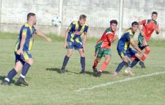 Foto de la galería: Regional Amateur: después del festejo en ida y vuelta, Mitre va por los cuartos de final