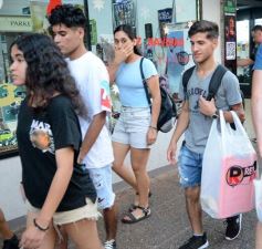 Foto de la galería: Fiestas en la ciudad: lo que se vio del movimiento y todo el color de las compras en la previa de la Navidad