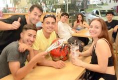 Foto de la galería: Las últimas del 2023: el año se despide con gente amiga y la buena onda que no se corta en la ciudad