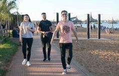 Foto de la galería: Tarde de disfrute en Costa Sur: el modo verano en la ciudad suma playa, recreación y descanso a orillas del Paraná