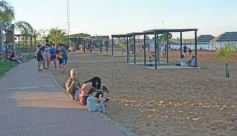 Foto de la galería: Tarde de disfrute en Costa Sur: el modo verano en la ciudad suma playa, recreación y descanso a orillas del Paraná