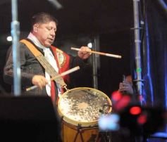Foto de la galería: Festival de Verano: con una multitud presente, el Chaqueño Palavecino trajo show y folclore a la ciudad 
