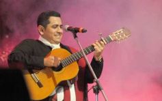 Foto de la galería: Festival de Verano: con una multitud presente, el Chaqueño Palavecino trajo show y folclore a la ciudad 