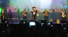 Foto de la galería: Festival de Verano: con una multitud presente, el Chaqueño Palavecino trajo show y folclore a la ciudad 