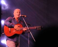 Foto de la galería: Festival de Verano: con una multitud presente, el Chaqueño Palavecino trajo show y folclore a la ciudad 
