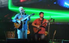 Foto de la galería: Festival de Verano: con una multitud presente, el Chaqueño Palavecino trajo show y folclore a la ciudad 