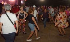 Foto de la galería: Festival de Verano: con una multitud presente, el Chaqueño Palavecino trajo show y folclore a la ciudad 