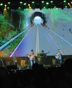 Foto de la galería: Festival de Verano: con una multitud presente, el Chaqueño Palavecino trajo show y folclore a la ciudad 