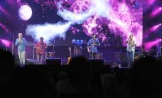 Foto de la galería: Festival de Verano: con una multitud presente, el Chaqueño Palavecino trajo show y folclore a la ciudad 