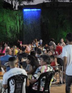 Foto de la galería: Festival de Verano: con una multitud presente, el Chaqueño Palavecino trajo show y folclore a la ciudad 