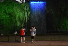 Foto de la galería: Festival de Verano: con una multitud presente, el Chaqueño Palavecino trajo show y folclore a la ciudad 