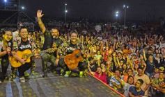 Foto de la galería: Festival de Verano: con una multitud presente, el Chaqueño Palavecino trajo show y folclore a la ciudad 
